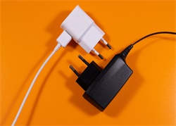 兩個(gè)電源適配器可以并一起嗎？